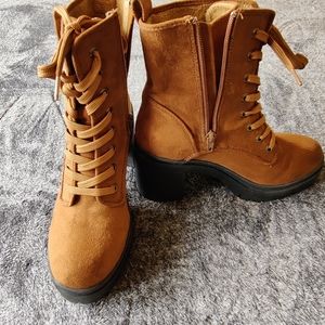 Suede brown boots